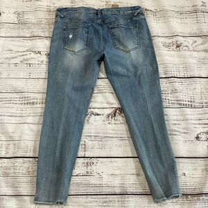 1208. Vigoss “Jagger Skinny Jean” Light Wash 31x28 EUC Lightly Distressed